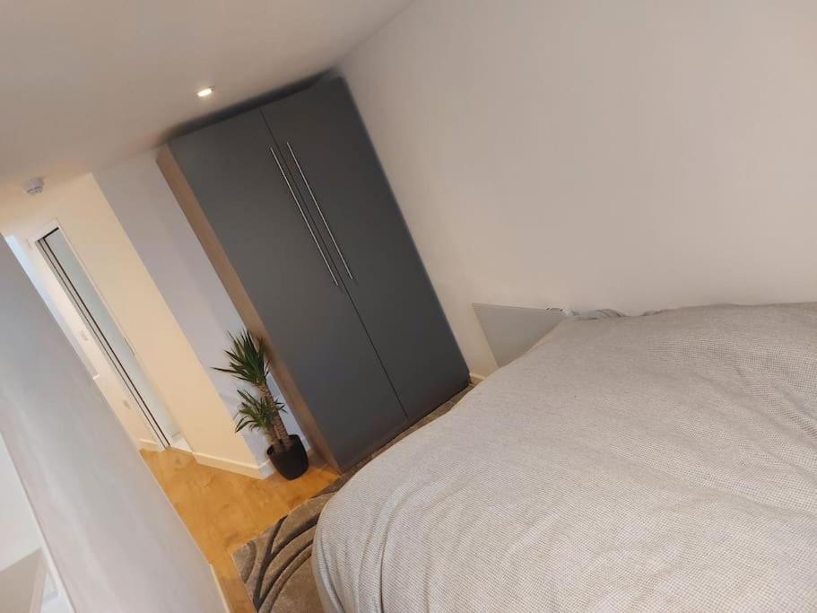 1 Bedroom Modern Duplex Саутгемптон Экстерьер фото